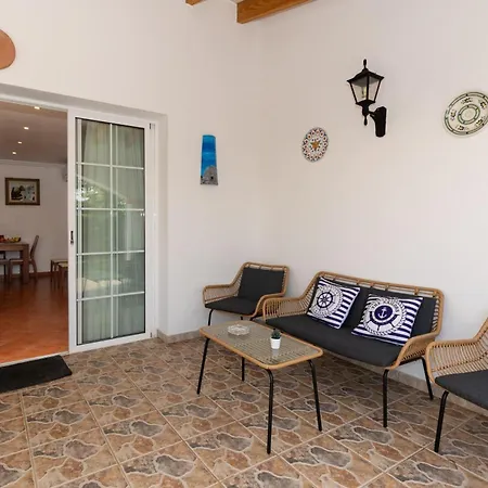 Fina Villa